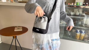 MOUSSON  กระเป๋าสะพายไหล่สะพายข้างกระเป๋าเชือกไนลอนแบบใหม่แบบพกพากระเป๋าทรงจีบลำลองแฟชั่นอินเทรนด์ความจุขนาดใหญ่สไตล์เกาหลี