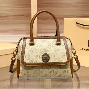 Túi Xách Nữ Thời Trang Cao Cấp Đeo Vai Cầm Tay 2025 Kiểu Dáng Mới Sang Trọng Nhẹ Nhàng Túi Đeo Chéo Boston Thiết Kế Độc Đáo Khóa Kéo