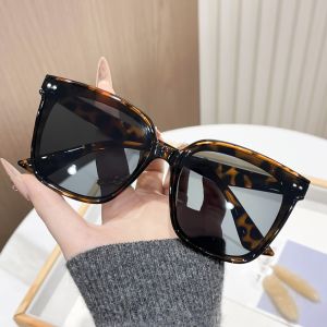 1pc European and American retro style womens fashionable sunglasses trend versatile summer sun shading and UV protection lightw