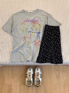 เสื้อยืดแขนสั้นผู้หญิงพิมพ์ลายโบว์ผีเสื้อฤดูร้อน ทรงหลวม ใส่สบาย ผ้าฝ้ายแท้ ทรงหลวม แขนสั้น คอกลม ทรงหลวม ลำลอง