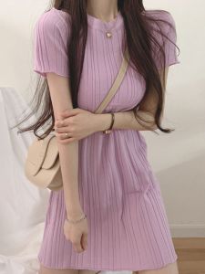 ชุดเดรสยาวคลุมเข่าถักสไตล์ฝรั่งเศสสำหรับผู้หญิงในฤดูร้อน กระโปรงทรงเอเอวสูง แขนสั้น คอตั้ง สไตล์หวานๆ น่ารักๆ