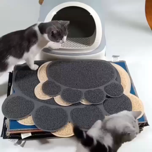 เสื่อครอกแมวแบบมัลติฟังก์ชั่นวางอยู่บนเต้าเสียบของกระถางทรายแมว จับแมวที่นำออกมาทำความสะอาดได้ง่ายและเป็นมิตรกับสิ่งแวดล้อม วัสดุที่อ่อนนุ่มสบายทนต่อการขีดข่วนและกัดได้ นอกจากนี้ยังสามารถใช้เป็นแผ่นรองพื้นสำหรับสัตว์เลี้ยง