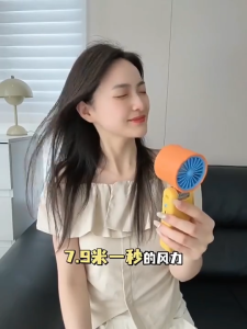 Daewoo refrigeration energy-saving small fan handheldsmall portable USB charging large wind power office student leafless light sound electric fan