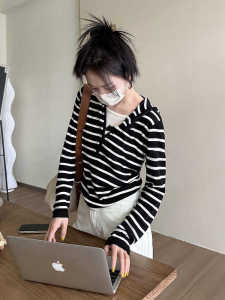 เสื้อสเวตเตอร์มีฮู้ดถักแขนยาวสำหรับผู้หญิง เสื้อชั้นในลายทาง ทรงหลวม สไตล์เกาหลี ฤดูใบไม้ผลิ 2025 เสื้อตัวบน