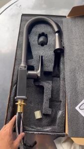 Vòi Rửa Chén Nóng Lạnh Đồng Thau Phủ Nano Xám Hiển Thị Nhiệt Độ - Không Kết Nối Dây Điện Tích Hợp Dây Rút Hiện Đại.