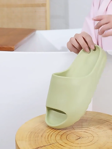 🌈nemoso🌈รองเท้าแตะ แบบสวม ใส่ในบ้านหรือนอกบ้านก็ได้ รองเท้าแตะกันลื่น กันน้ำ สีสวยเรียบง่าย ใส่แล้วสบายเท้าไม่เจ็บ