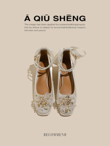 ภาษาฝรั่งเศส ผ้าซาติน รองเท้าส้นสูง ผู้หญิง ส้นหนารองเท้าแต่งงานสีแดง Mary Janes รองเท้าเจ้าสาวหัวเข็มขัดมุกหัวเหลี่ยมรองเท้าเดียว