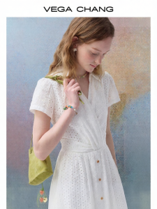 VEGA CHANG | Đầm trắng tay bồng dáng chữ A mỏng nhẹ chiết eo cotton thoáng mát