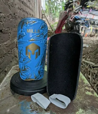 Deker Embos Shin guard Sepak Bola futsal Sepasang