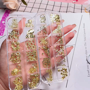 Hộp 12 ngăn phụ kiên mùa hè sao biển sò ốc biển đủ hình dạng đính móng