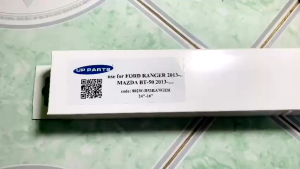 Gạt mưa ô tô dành cho dòng xe Ford Ranger Everest Territory Raptor ECOSPORT CHÂN BẤM B5 - Xương mềm Silicone UP PART