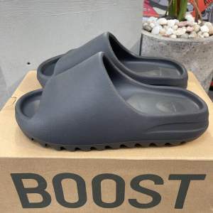 Chính hãng - Dép Bánh mì Yeezy Slide ‘PURE’ - GW1934