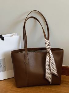 Fashionable Retro Large Tote Bag Womens Handbag Shoulder Bag Commuter Student Simple Stylish Polyester Lining Zipper Closure