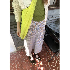 HelloooEat Retro Commuter Plaid Mini Skirt Spring 2025 Korean Style Versatile Slimming Straight Cut Cotton Blend Skirt