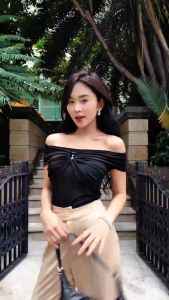 Áo trễ vai thun ướt Maybi