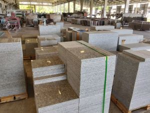 แผ่นหิน แผ่นหินแกรนิต ขนาดต่างๆสำหรับจัดสวนตกแต่งและ และงานซ่อมแซม มีหลายขนาดให้เลือก