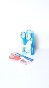 Bantex Gunting Sekolah Ujung Bulat / Student Scissor Ergonomis 135 mm BD1203