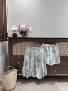 ทงแดมุนเกาหลีฤดูร้อนมาใหม่ลายพอร์ซเลนสีฟ้าและสีขาว Zen Sense Water Stained เสื้อพร้อมกางเกงขาสั้นชุดสองชิ้น