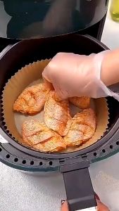 Air Fryer Paper isi 50 Pcs Anti Lengket 16cm - Kertas Alas Air Fryer isi 50 Pcs Baking Paper Sekali Pakai