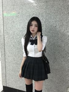 Original ดีไซน์ ผู้หญิง ฤดูร้อน แขนยาวสไตล์นักเรียน สีขาว เสื้อเชิ้ตและแขนสั้น กระโปรงพลีท ชุด สลิมฟิต ปกโปโล