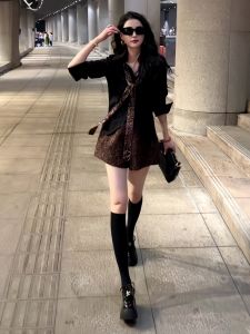 Bộ Đồ Hai Mảnh Màu Đen Chuyên Nghiệp Cho Nữ Mùa Thu 2025 Áo Sơ Mi Và Quần Ngắn Họa Tiết Da Báo Bộ Đồ Thời Trang