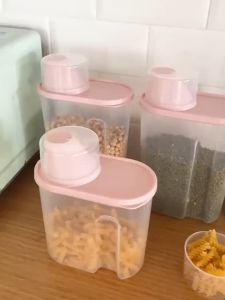 กล่องใส่อาหารสัตว์เลี้ยง 1.9L/2.5L พร้อมถ้วยตวง กล่องใส่อาหารแมว กล่องเก็บอาหาร กล่องใส่อาหารเม็ด สำหรับกล่องใส่อาหารสุนัข