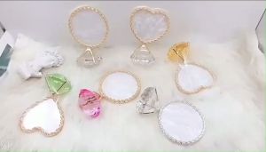 พร็อพสำหรับถือโชว์เล็บ มี 2 สี