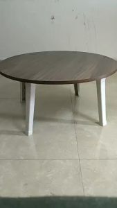 bàn tròn đường kính 60 gỗ MDF dày 1.5cm chân nhựa trắng cao 28cm dùng cho làm việc học tập