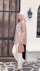 Kina Shirt: Desain Klasik & Elegan