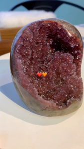 Uruguayan Burgundy Amethyst / Red Amethyst Quartz color amethyst quartz in red color 乌拉圭勃艮第红水晶 / 红紫水晶