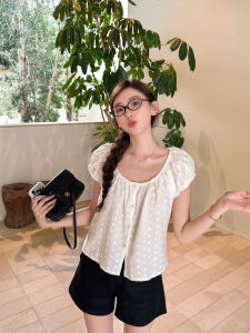 OIOI ESSE | Áo Blouse Tay Bồng Chấm Bi Đệm Vai Dáng Rộng Nếp Nhăn Tay Ngắn