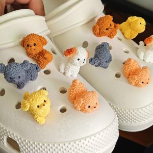 ชุดจี้รองเท้าแฟชั่น 1/10 ชิ้น อุปกรณ์ตกแต่งรองเท้าแบบมีรู ตุ๊กตาหมีน่ารัก DIY ของตกแต่งรองเท้า 3 มิติ สำหรับกระเป๋า Bogg ของขวัญสำหรับเด็ก