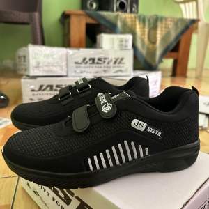 JASTIL Sepatu Anak Anak Sekolah Sepatu Hitam Size 30-38 Sepatu Laki Laki Sepatu Perempuan Sneakers