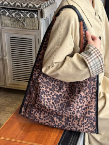 Korean Style Large Capacity Canvas Tote Bag 2025 New High-End Leopard Print Single Shoulder Bag for Commuting Versatile Womens Bag