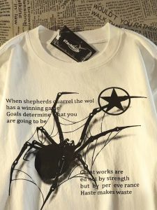 เสื้อยืดแขนสั้นผ้าฝ้ายแท้สไตล์อเมริกันย้อนยุคสำหรับผู้ชาย ทรงหลวม แขนสั้น ลายผีเสื้อ แฟชั่นฤดูร้อน เสื้อผ้าทำงาน