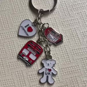A Gender-Neutral Keychain Featuring Iconic British Symbols Perfect As a Souvenir from London. ItS Great for Holding Car Keys