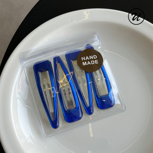 Sweet Candy Colored Triangle Hair Clips Autumn Winter Cute Girl Bangs Jelly Hairpins Set of Four Fashionable Hair Accessories