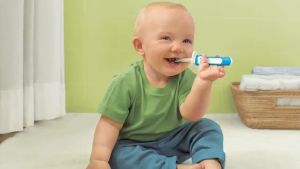 MAM Baby s Brush Baby Toothbrush For First Independent Brushing 6+ months