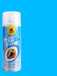 Cchai xịt bọt tuyết vệ sinh mũ bảo hiểm