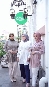 Blouse Shimmer Wanita Karina Linalivia\\n\\n Mengenal Blouse Desain Elegan\\n\\nBlouse Shimmer Wanita Karina Linalivia merupakan pilihan tepat bagi Anda yang mencari blouse desain elegan dengan kualitas terbaik. Blouse ini cocok digunakan untuk berbagai acara, baik formal maupun santai, karena tampilannya yang menawan dan nyaman dipakai.\\n\\n Kelebihan Blouse Cocok untuk Acara\\n\\nBlouse Shimmer Wanita Karina Linalivia memiliki beberapa kelebihan yang membuatnya menjadi pilihan tepat untuk berbagai acara:\\n\\n- Tampilan yang menawan dan elegan\\n- Bahan yang nyaman dan adem\\n- Desain yang modis dan modern\\n\\n Pilihan Bahan Blouse yang Nyaman\\n\\nBlouse Shimmer Wanita Karina Linalivia tersedia dalam berbagai pilihan bahan yang nyaman dan adem, seperti:\\n\\n- Kain katun yang lembut dan adem\\n- Kain sutra yang halus dan berkilau\\n- Kain jersey yang elastis dan nyaman\\n\\n Memilih Blouse Shimmer Wanita Karina Linalivia\\n\\nMemilih blouse shimmer wanita Karina Linalivia yang tepat bisa menjadi tantangan tersendiri. Namun, dengan beberapa tips berikut, Anda bisa memilih blouse yang sesuai dengan kebutuhan dan gaya Anda.\\n\\n Tips Memadukan Blouse dengan Outfit\\n\\nUntuk memadukan blouse shimmer wanita Karina Linalivia dengan outfit, Anda bisa mengikuti beberapa tips berikut:\\n\\n- Pilih warna yang serasi dengan bawahan Anda\\n- Padukan dengan aksesori yang sesuai\\n- Sesuaikan dengan acara yang akan Anda hadiri\\n\\n Perawatan Blouse Shimmer Wanita Karina Linalivia\\n\\nAgar blouse shimmer wanita Karina Linalivia tetap awet dan tampilannya tetap menawan, perhatikan beberapa hal berikut saat merawatnya:\\n\\n- Cuci dengan tangan atau mesin cuci dengan suhu rendah\\n- Jemur di tempat teduh dan hindari sinar matahari langsung\\n- Setrika dengan suhu rendah dan jangan lupa gunakan penutup setrika\\n\\n Menggunakan Blouse Shimmer Wanita Karina Linalivia dalam Berbagai Kesempatan\\n\\nBlouse Shimmer Wanita Karina Linalivia dapat digunakan dalam berbagai kesempatan, baik formal maupun santai. Berikut beberapa contohnya:\\n\\n Blouse Shimmer Wanita Karina Linalivia untuk Acara Formal\\n\\nUntuk acara formal seperti pesta atau pertemuan bisnis, Anda bisa memadukan blouse shimmer wanita Karina Linalivia dengan rok panjang atau celana jeans hitam. Jangan lupa padukan dengan sepatu heels dan aksesori yang sesuai.\\n\\n Blouse Shimmer Wanita Karina Linalivia untuk Acara Santai\\n\\nUntuk acara santai seperti hangout atau jalan-jalan, Anda bisa memadukan blouse shimmer wanita Karina Linalivia dengan celana jeans atau rok pendek. Jangan lupa padukan dengan sepatu sneakers atau flat shoes dan aksesori yang simple.\n}