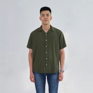 Kemeja Polos Pria Lengan Pendek Kerah Cuban Bahan Rayon Twill 30s Warna Hijau Army