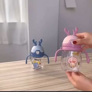 ขวดน้ำเด็ก แก้วน้ำเด็ก กันสำลัก พร้อมด้ามจับ หลอดเด้ง ปิดฝาคว่ำไม่หก 300ML T6767