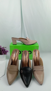 OXXO รองเท้าส้นสูงแฟชั่น รองเท้าหัวแหลมเปิดหลังเท้า ประดับด้วยอะไหล่หัวเข็มขัดเล็ก หนังนิ่ม ใส่สบาย