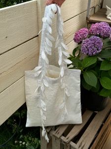 White Linen Single Shoulder Bag Embroidered Lace Shape of the Wind Artistic Retro  Cotton Canvas Bag for Youth