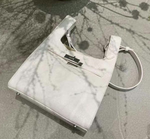 Soft Cowhide Leather Commuter Bag Womens Handbag Fashionable Lock Buckle Element Single Shoulder Crossbody Bag for Young Women