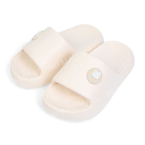 รองเท้า ** แตะพีก้า ** สำหรับเด็ก สวมใส่สบายเป็นพิเศษด้วยพื้นรองเท้าที่นุ่มสบาย ช่วยให้ทุกย่างก้าวรู้สึกดี