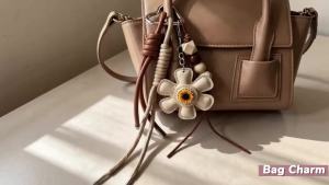 Flower Leather Flower Bag Charm Keychain Braided Cord & Wooden Beads Retro Boho Accessory for Women Bags & Keys
