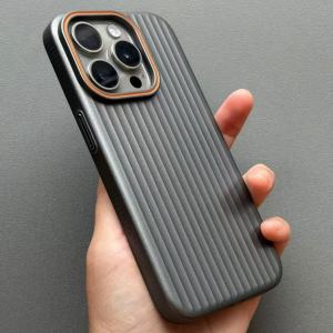 เคสโทรศัพท์มือถือแบบบางเฉียบด้านดีไซน์เรียบง่ายพร้อมพื้นผิวโลหะสำหรับ Apple 16promax 15Pro 14pm 13 12 11