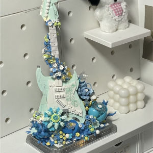 Adult Violin Building Blocks Ornamental Bouquet Birthday Gift Musical Instrument Assembly Toy Guitar Model for Girls And Boys