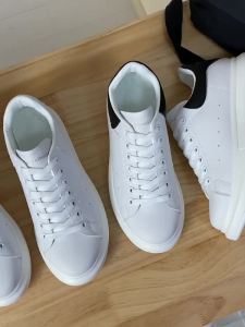 McQueen White Shoes Mens All-Match Platform Height Increasing Casual Sneaker Classic Student Board Shoes Subnet Red Style 8853